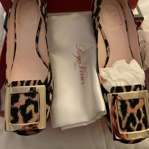 Beautiful Roger Vivier Belle leopard heels